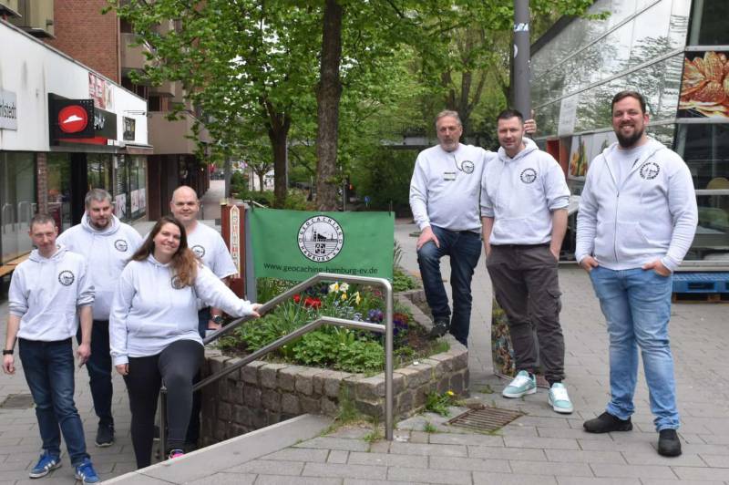 Das CCE von Geocaching Hamburg e.V: 1746479800-1745472284=1007516